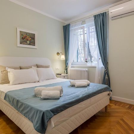 Central Stylish & Cozy One Bedroom Apartment - Adela Accommodation - Ideal For Long Stays Бухарест Экстерьер фото