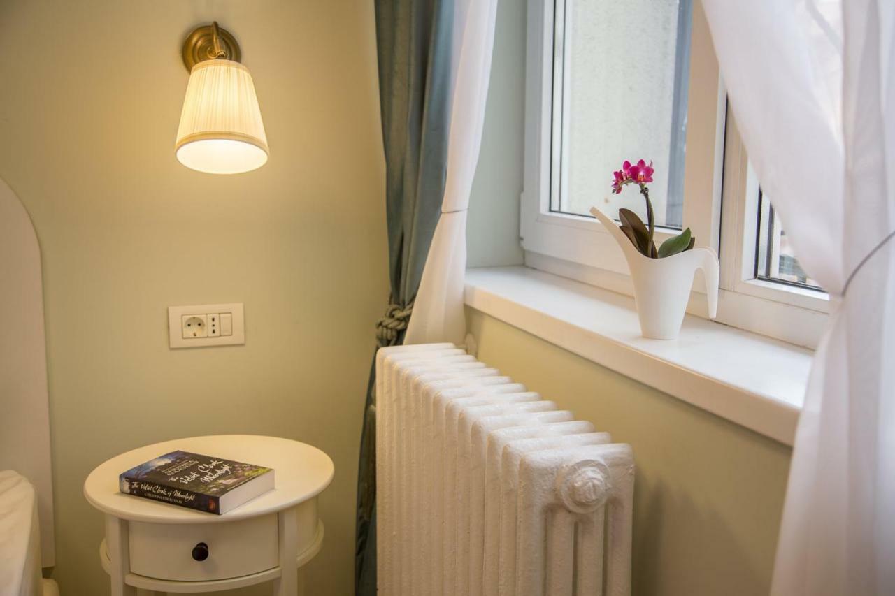 Central Stylish & Cozy One Bedroom Apartment - Adela Accommodation - Ideal For Long Stays Бухарест Экстерьер фото