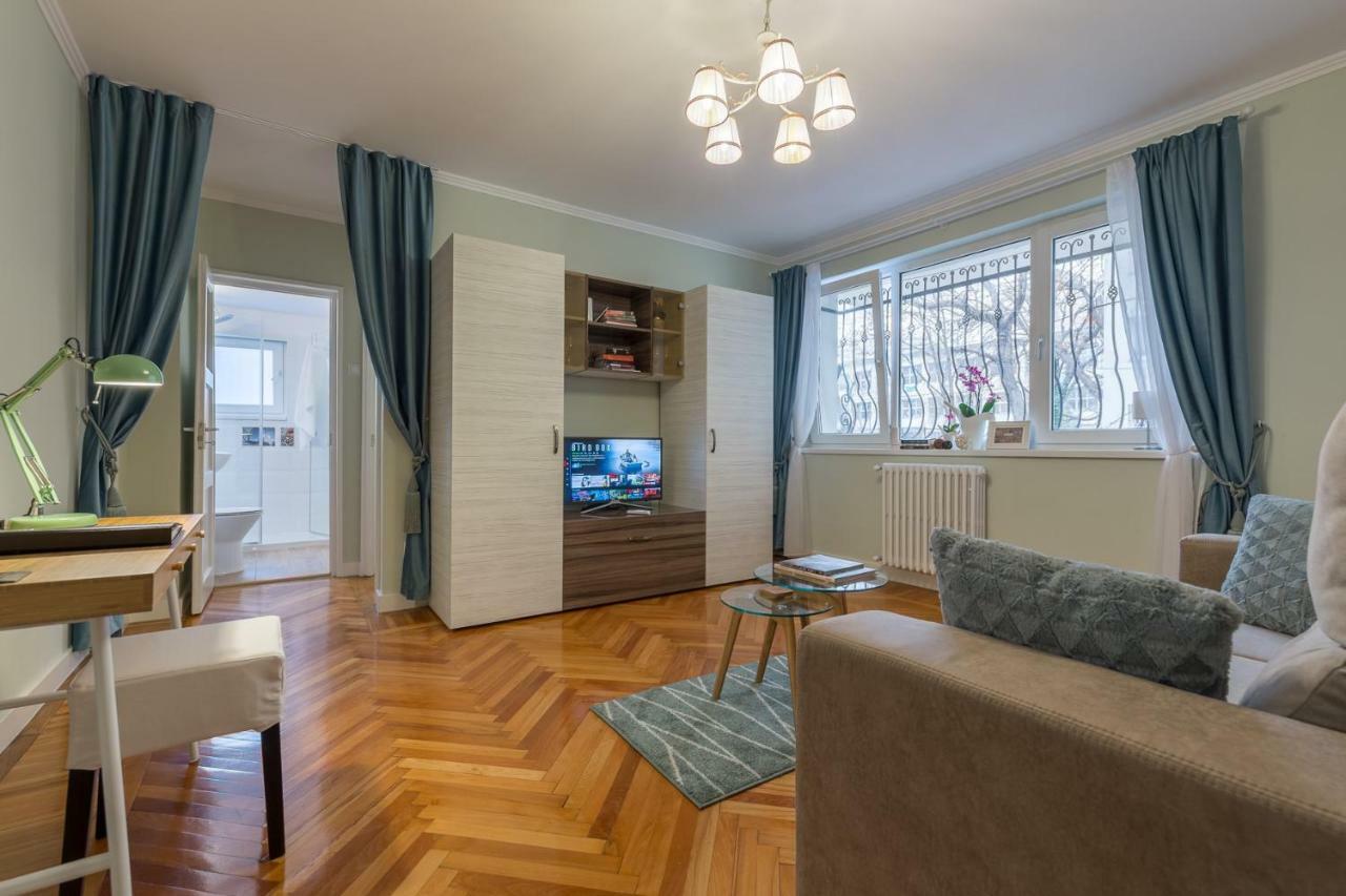 Central Stylish & Cozy One Bedroom Apartment - Adela Accommodation - Ideal For Long Stays Бухарест Экстерьер фото